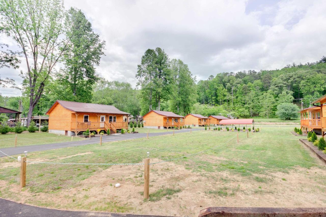 Bears Den Cabin With Porch About 5 Mi To Bryson City! Eksteriør billede